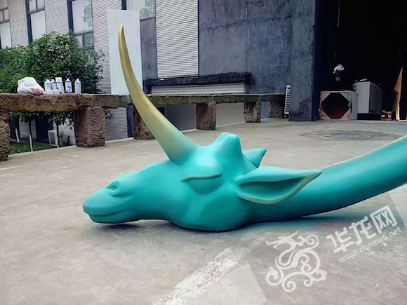 重庆一学院毕业服装秀惊艳亮相,重庆高校惊现梅花鹿