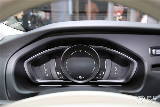 2017年沃尔沃v40智雅版落地价格,沃尔沃v40报价及图片2018款