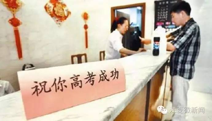 武汉爹爹暴雨中趟水染丹毒|大妈疑似被迫录视频：生吃灯泡、金鱼、仙人球