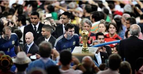 男儿有泪不轻弹中国军人,男儿有泪不轻弹天下足球