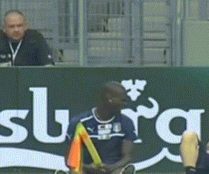 是天才也是逗逼！盘点足球场上那些逗逼青年