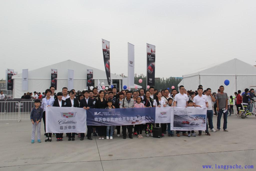 凯迪拉克灯光秀豪车,凯迪拉克飙车的精彩片段