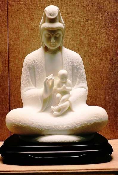 送子观音菩萨应该怎么摆放,送子观音和佛像可以一起摆放吗