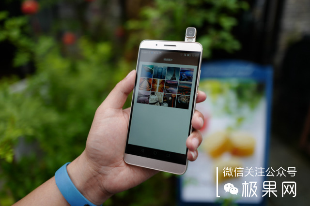 荣耀的这个电话充满心机，镜头竟可以翻转180°