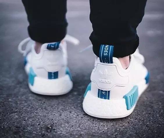 告别撞鞋尴尬这款小白鞋舒适透气,撞鞋尴尬怎么办