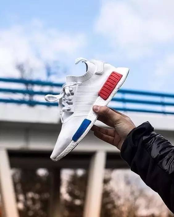 告别撞鞋尴尬这款小白鞋舒适透气,撞鞋尴尬怎么办