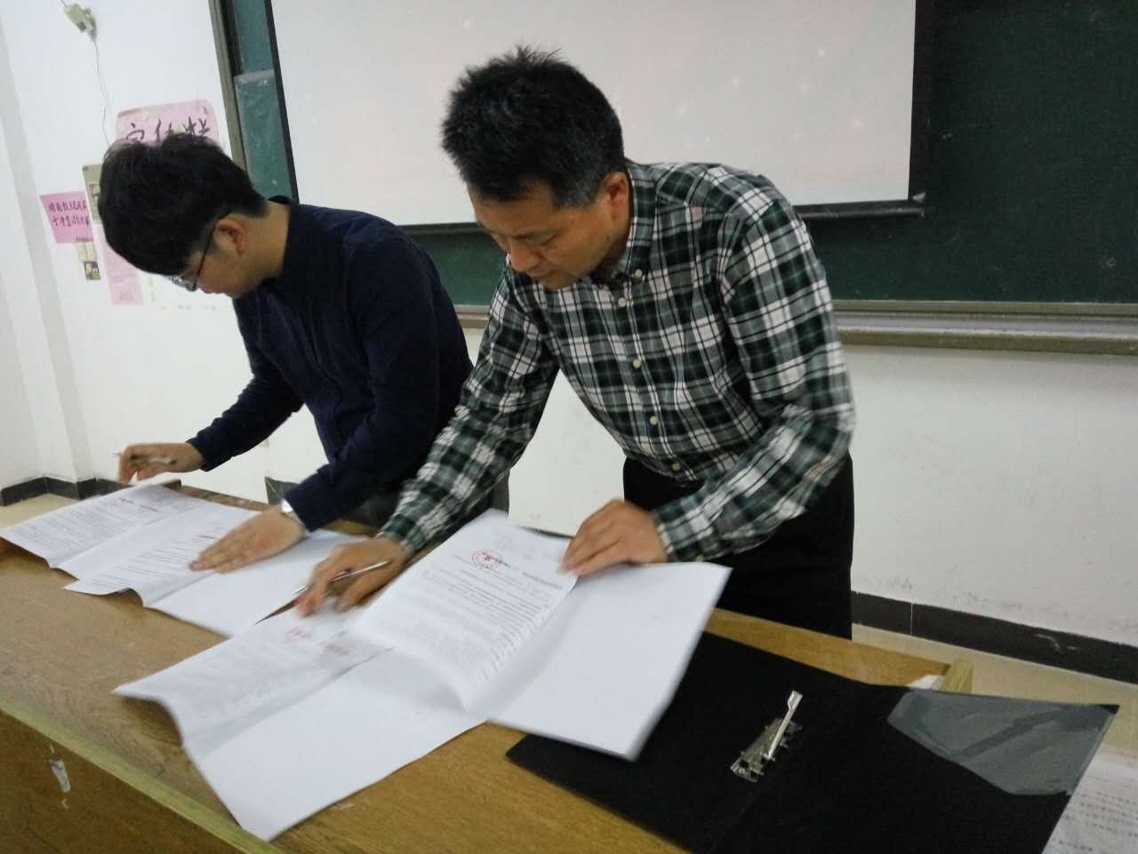 校园足球文化培育,共建足球学院