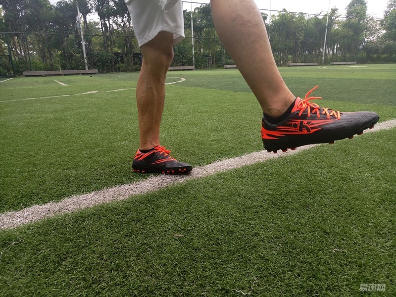 迪卡侬入门级宽脚足球鞋,迪卡侬足球鞋kipstaagility