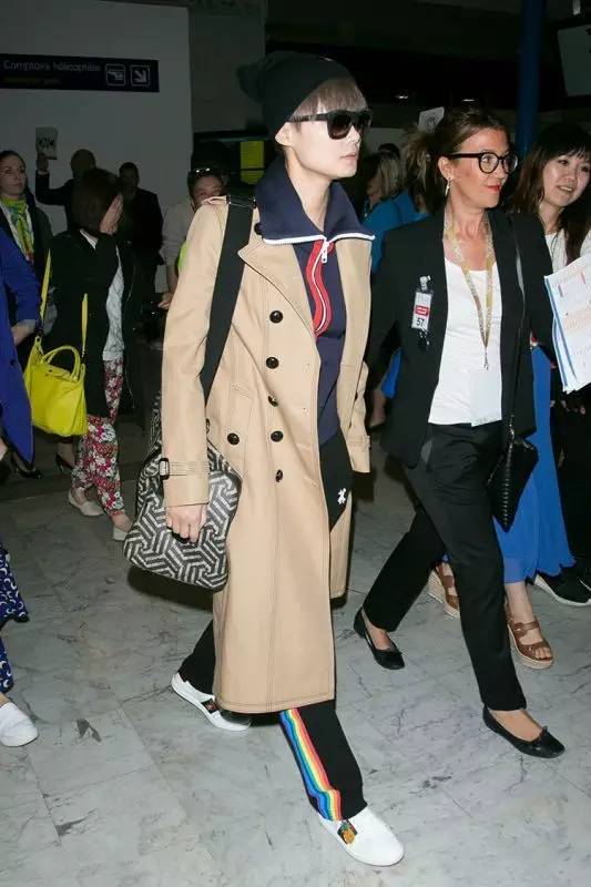 告别撞鞋尴尬这款小白鞋舒适透气,撞鞋尴尬怎么办