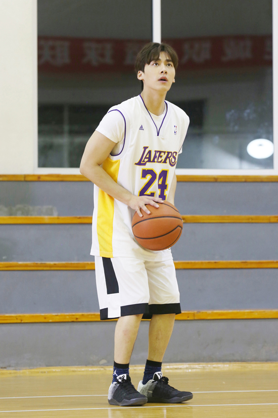 李易峰nba名人赛,三分扣篮嗨爆全场李易峰