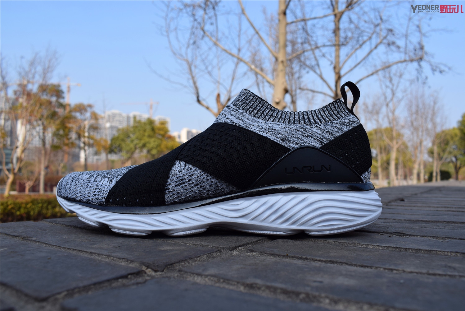 穿马拉松袜子跑步脚疼,李宁跑鞋袜套式