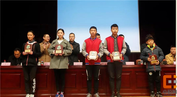 汗水播撒绿茵场校园足球在郑州18中校园绽放光彩