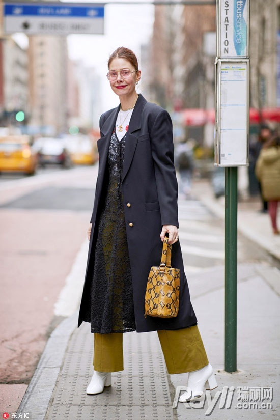 别了妈妈帮我选的蕾丝连衣裙小面积蕾丝让我更有女人味