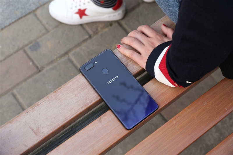 最超值的异形全面屏！OPPOR15评测：全系6+128