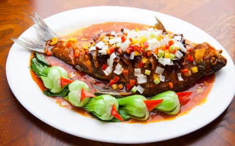 指甲裂开是怎么回事,指甲裂开是什么原因造成的