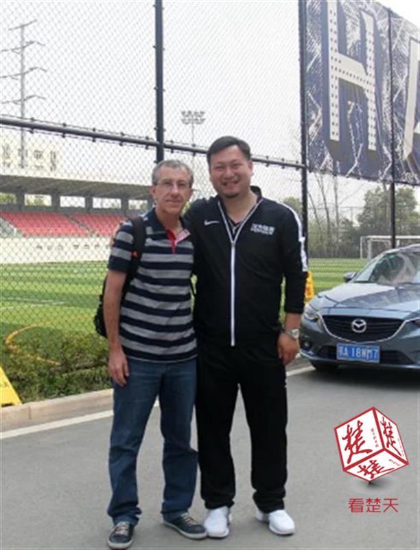 会四国外语,会多国语言的国足球员