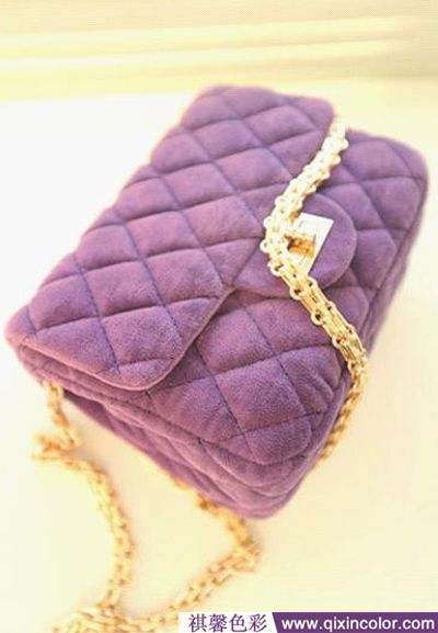 经典的菱格图案,粉色菱格包怎么搭配衣服