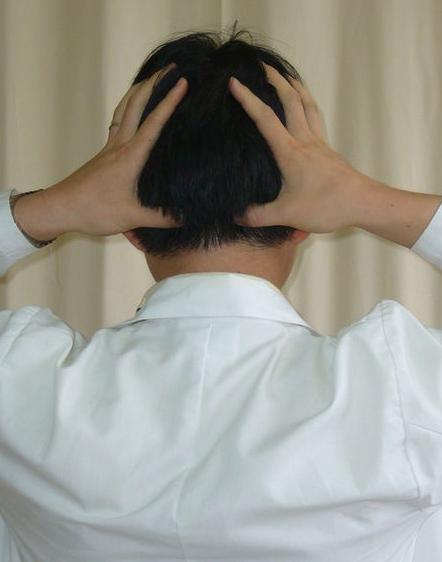 紧张性头痛，不吃药可以跟我这样做！