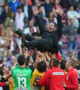 “欧冠决赛”吹牛指南：如何搭讪女（男）球迷？