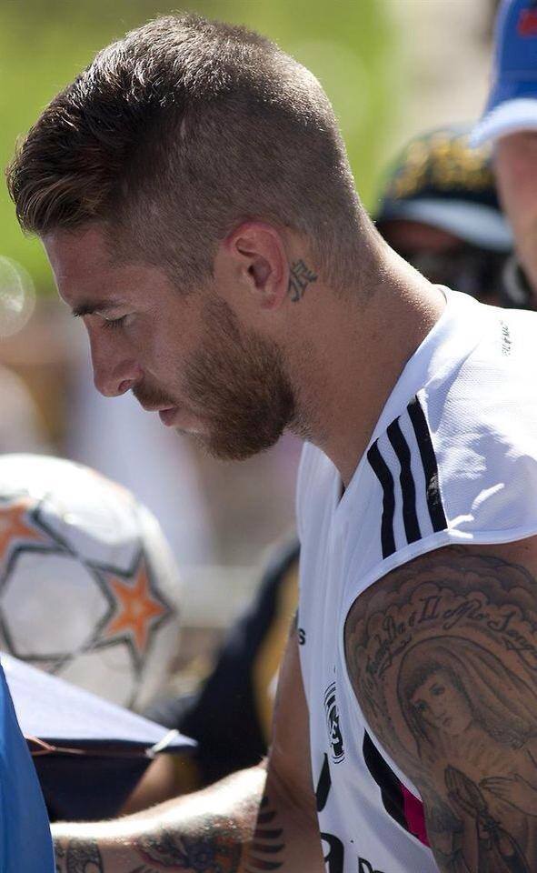 拉莫斯小辫子发型,拉莫斯1718赛季发型