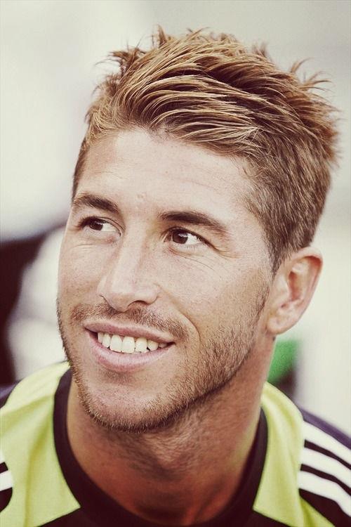 拉莫斯小辫子发型,拉莫斯1718赛季发型