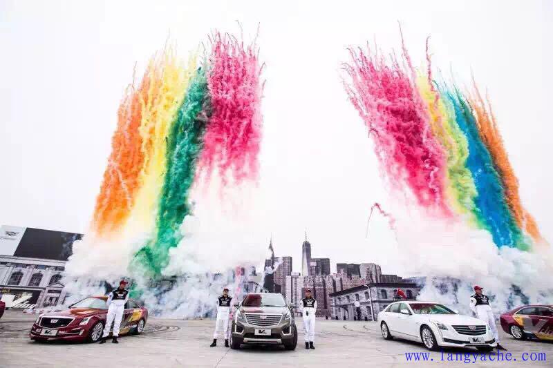 凯迪拉克灯光秀豪车,凯迪拉克飙车的精彩片段