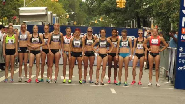 怎么样穿跑步服好看,跑步训练穿衣搭配