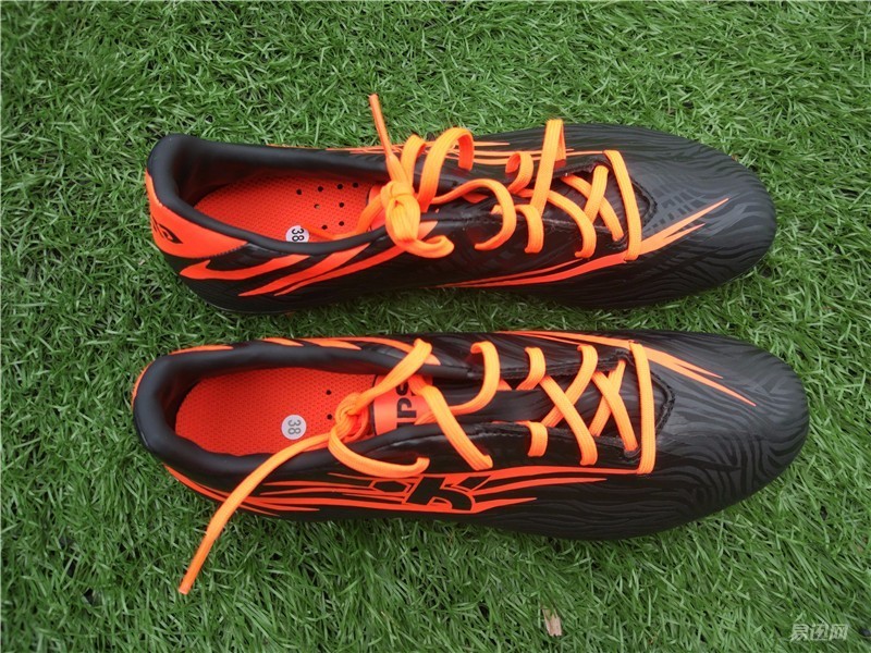 迪卡侬入门级宽脚足球鞋,迪卡侬足球鞋kipstaagility