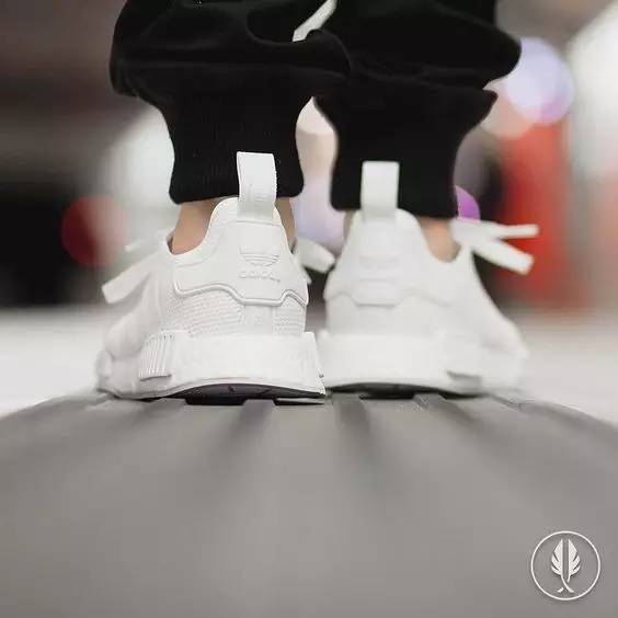 告别撞鞋尴尬这款小白鞋舒适透气,撞鞋尴尬怎么办