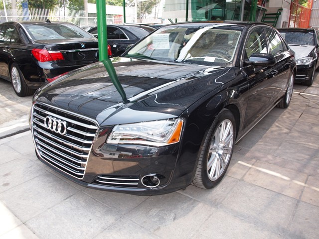 老板22万买二手豪车，车上传出异响，修车师傅检查后冒出冷汗！