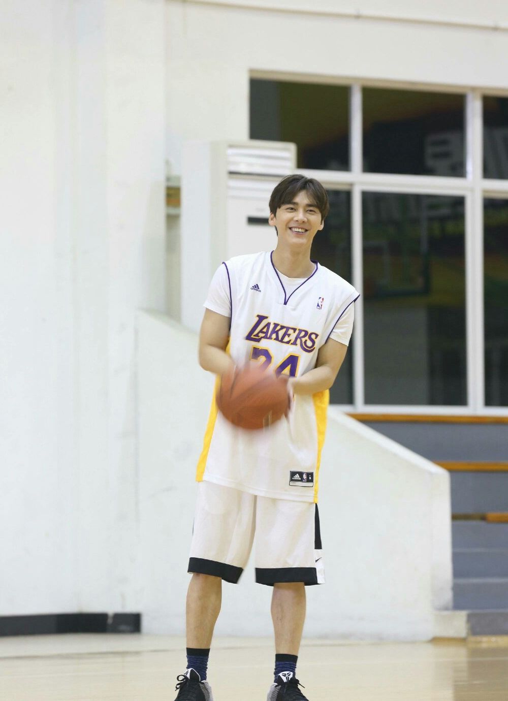 李易峰nba名人赛,三分扣篮嗨爆全场李易峰