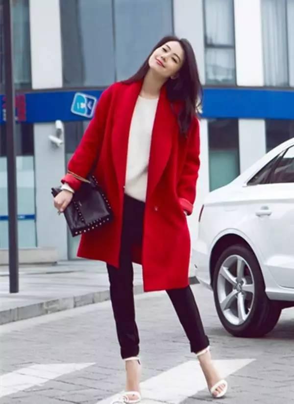 盘点百搭爆款大牌凉鞋,2022年夏明星同款的凉鞋爆款