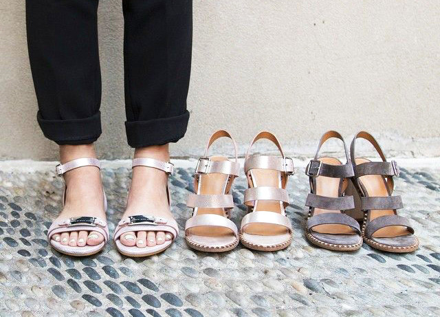 盘点百搭爆款大牌凉鞋,2022年夏明星同款的凉鞋爆款