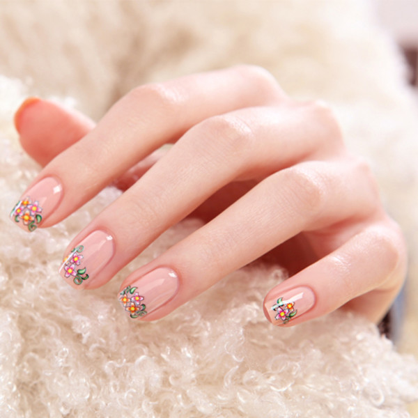 指甲油颜色怎么搭配好看女,指甲油怎样搭配颜色最好看