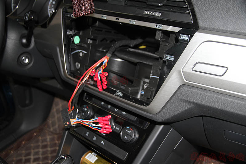 2018款大众途安音响改装升级,大众途安汽车音响改装