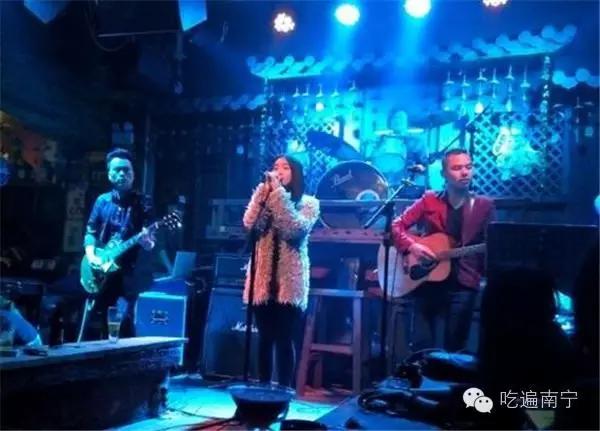 江北区可以看球的夜宵店,江北可以看球赛的酒吧