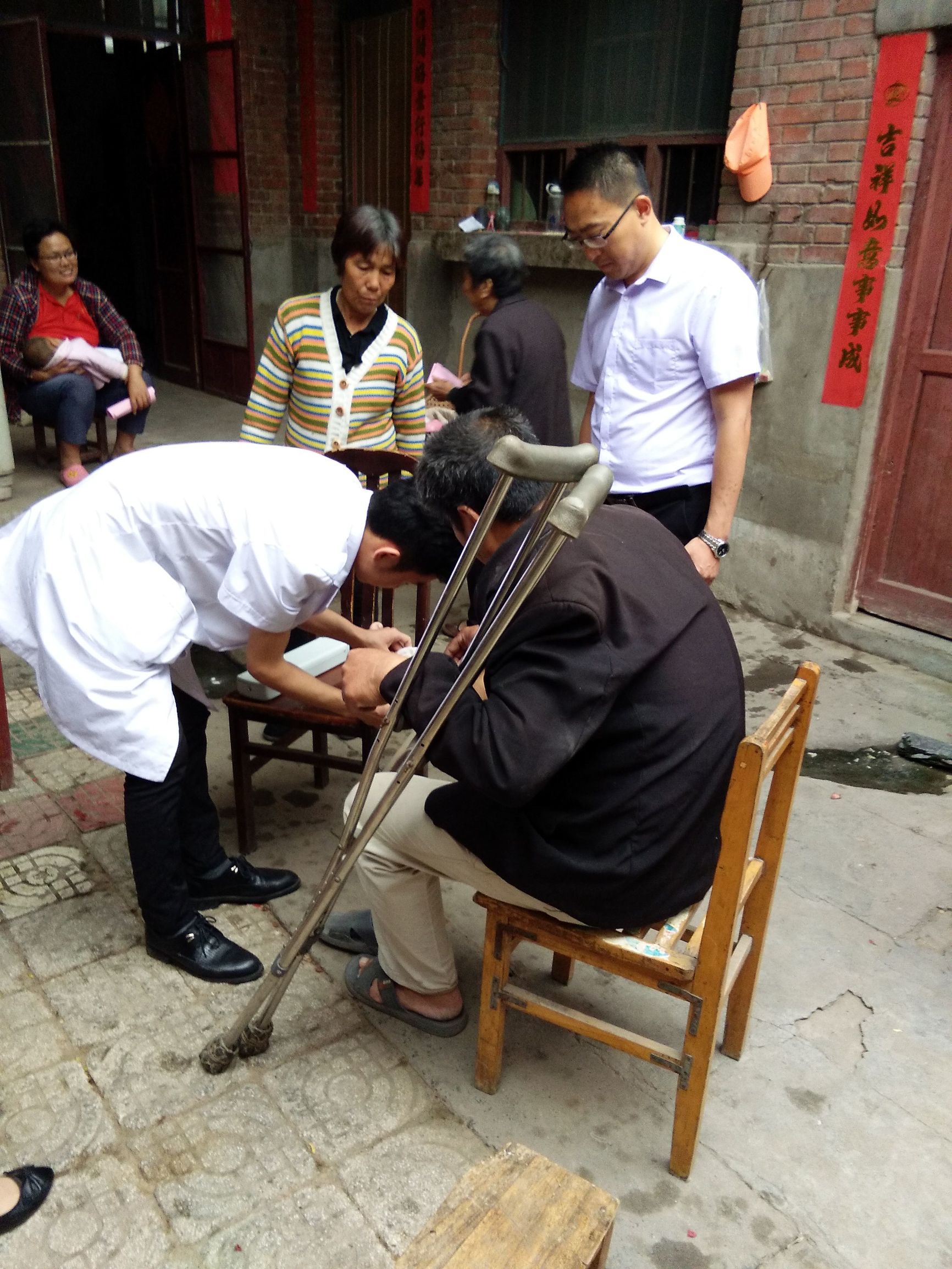 精准扶贫在行动入户义诊暖人心,义诊暖人心扶贫在行动视频