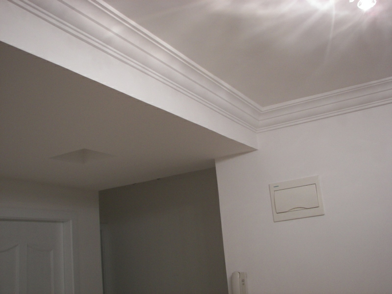 石膏线已经贴完了怎么安装柜子,电视背景墙石膏线的正确安装方法