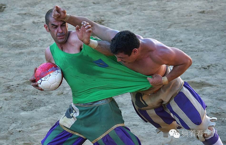 奇葩进球足球比赛视频,足球最奇葩的比赛