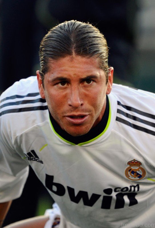 拉莫斯小辫子发型,拉莫斯1718赛季发型