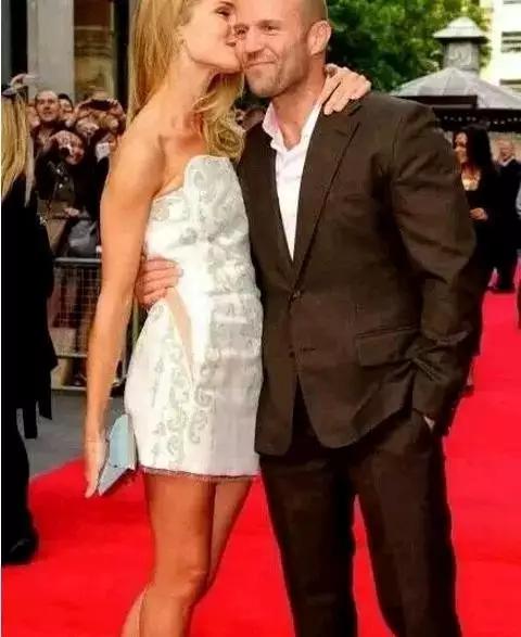 她，农场出身，15岁进军超模界，29岁将成为好莱坞第一硬汉背