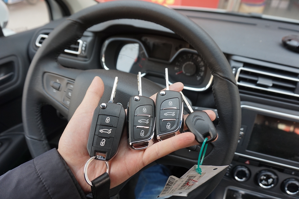 雪铁龙c4l配汽车遥控钥匙,雪铁龙c4世嘉钥匙一键升降