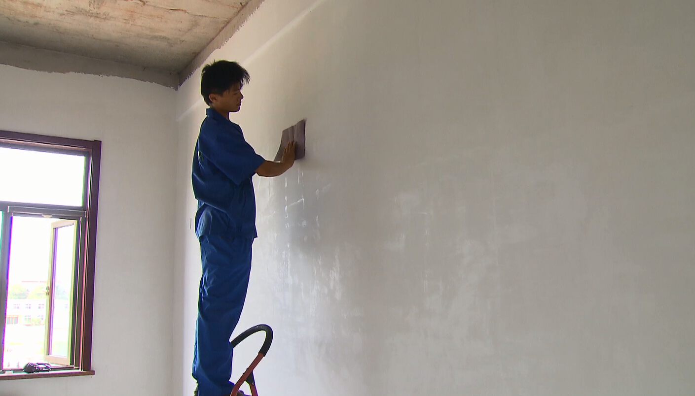 壁纸施工怎样避免溢胶,pvc壁纸怎么做到浓胶薄涂