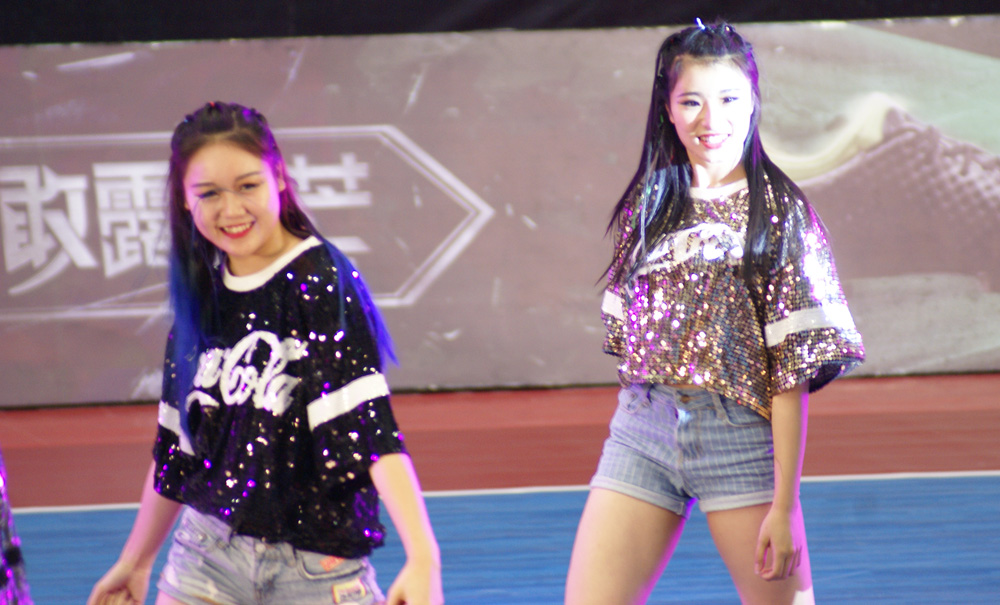 实拍中国大学生五人制足球联赛南大区上的50位美女