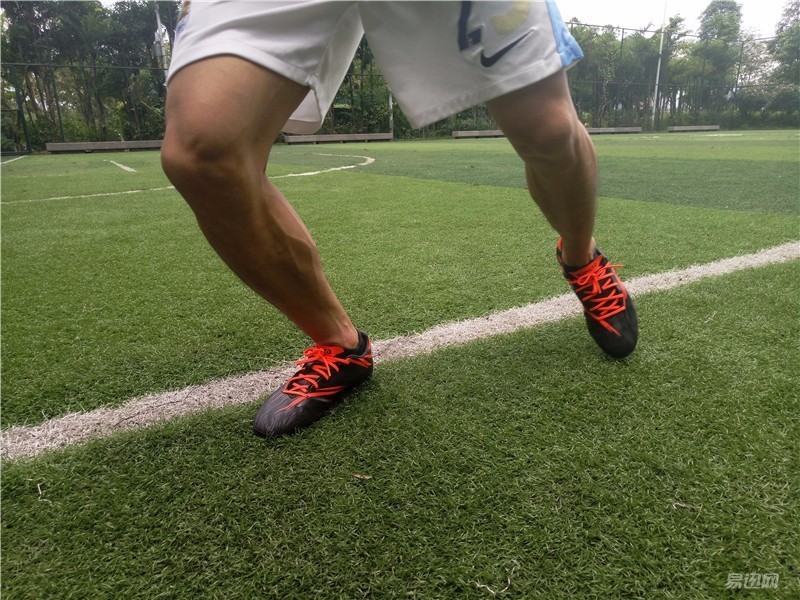 迪卡侬入门级宽脚足球鞋,迪卡侬足球鞋kipstaagility