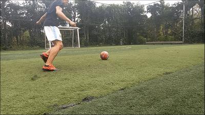 迪卡侬入门级宽脚足球鞋,迪卡侬足球鞋kipstaagility