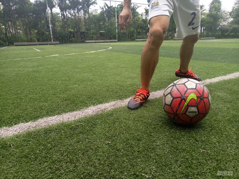 迪卡侬入门级宽脚足球鞋,迪卡侬足球鞋kipstaagility