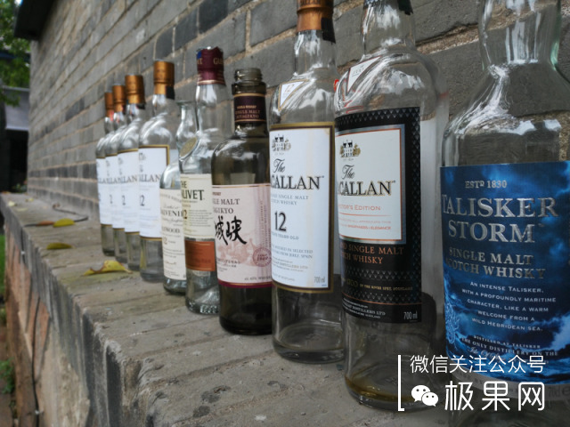 荣耀的这个电话充满心机，镜头竟可以翻转180°