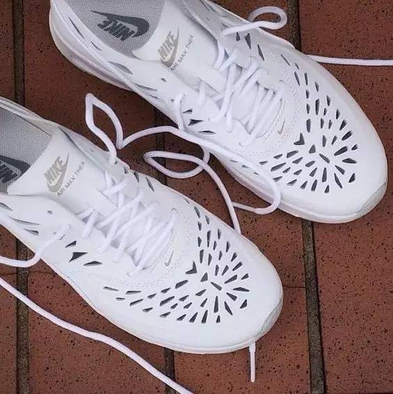 告别撞鞋尴尬这款小白鞋舒适透气,撞鞋尴尬怎么办