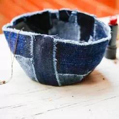 用旧牛仔裤做好看的挂墙收纳袋,旧牛仔裤改造车载收纳袋